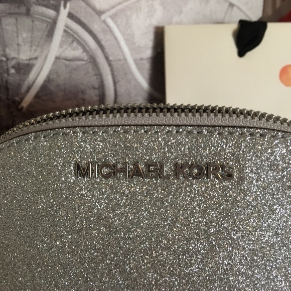 Michael Kors Travel Bag Silver Sparkle Leather New - Picture 3 of 8